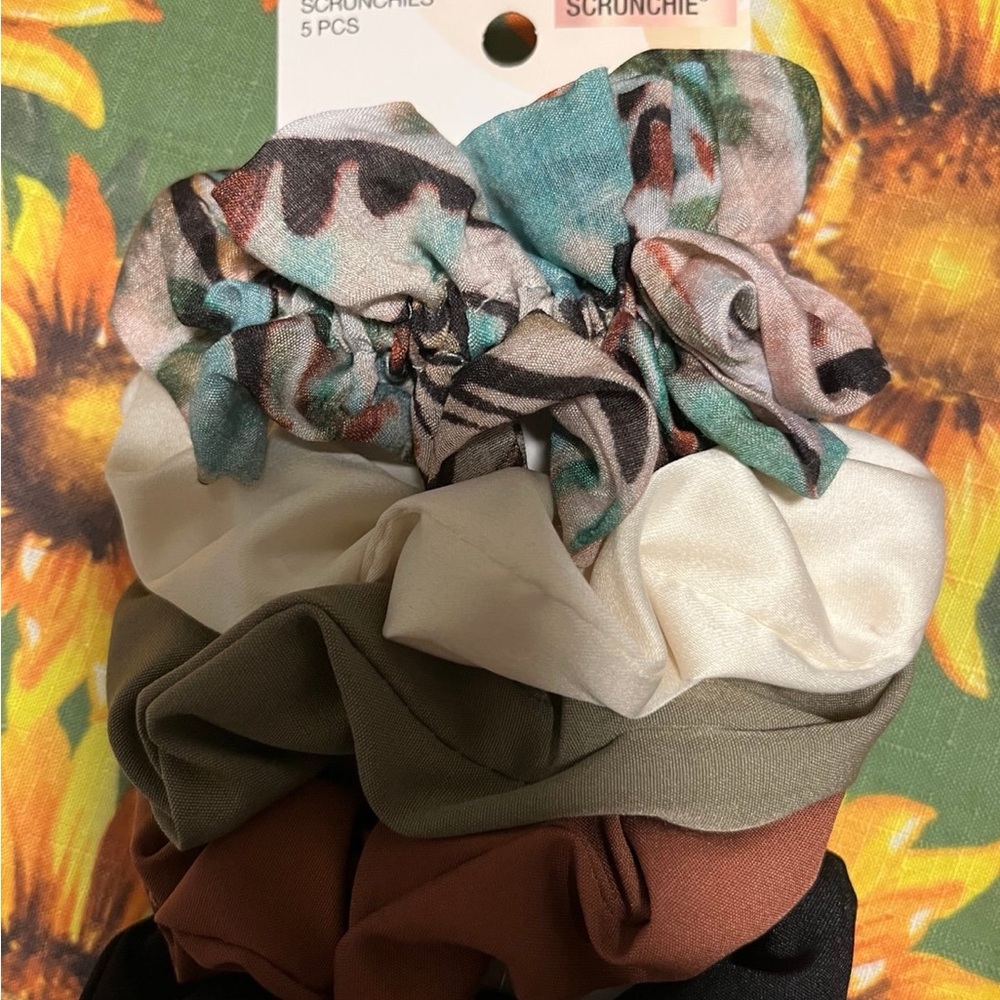 Scunci 5 pack scrunchies